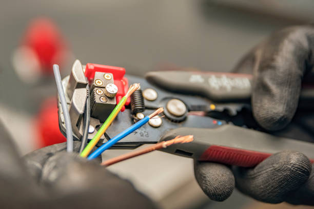 Best Affordable Emergency Electrician  in Mayflower, AR